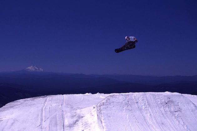 Snowboarder spinning some grab