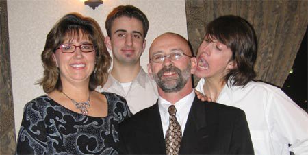 A NICE FAMILY PIC AT THE WEDDING... RUINED!!!!!