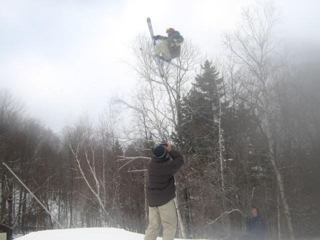 midget in air grabs ski