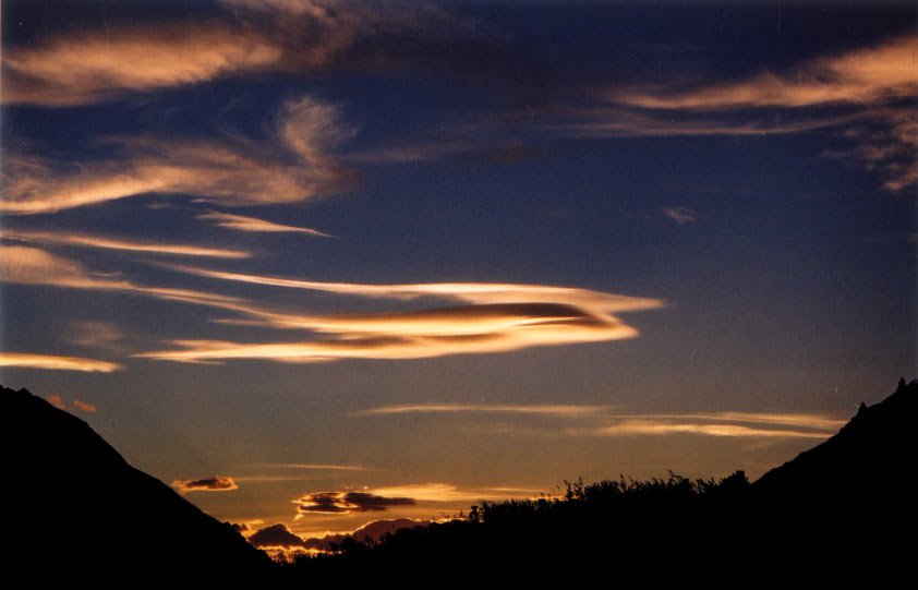 awesome cloud, looks like a space ship