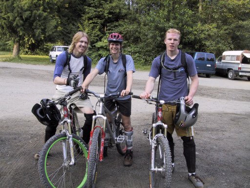 This is the crew, first time up vedder for heather, and some damn good times on the mountain, I am o