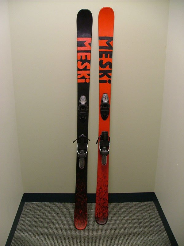 Got bored so i painted my skis