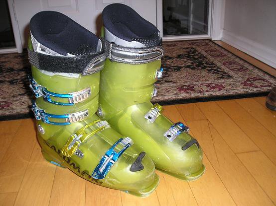 Selling ski boots $150 used