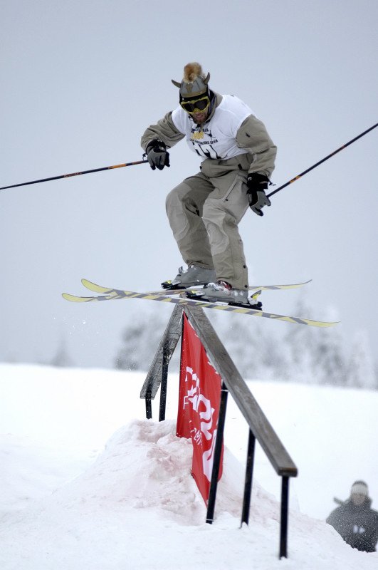 Railslide on a kinked rail