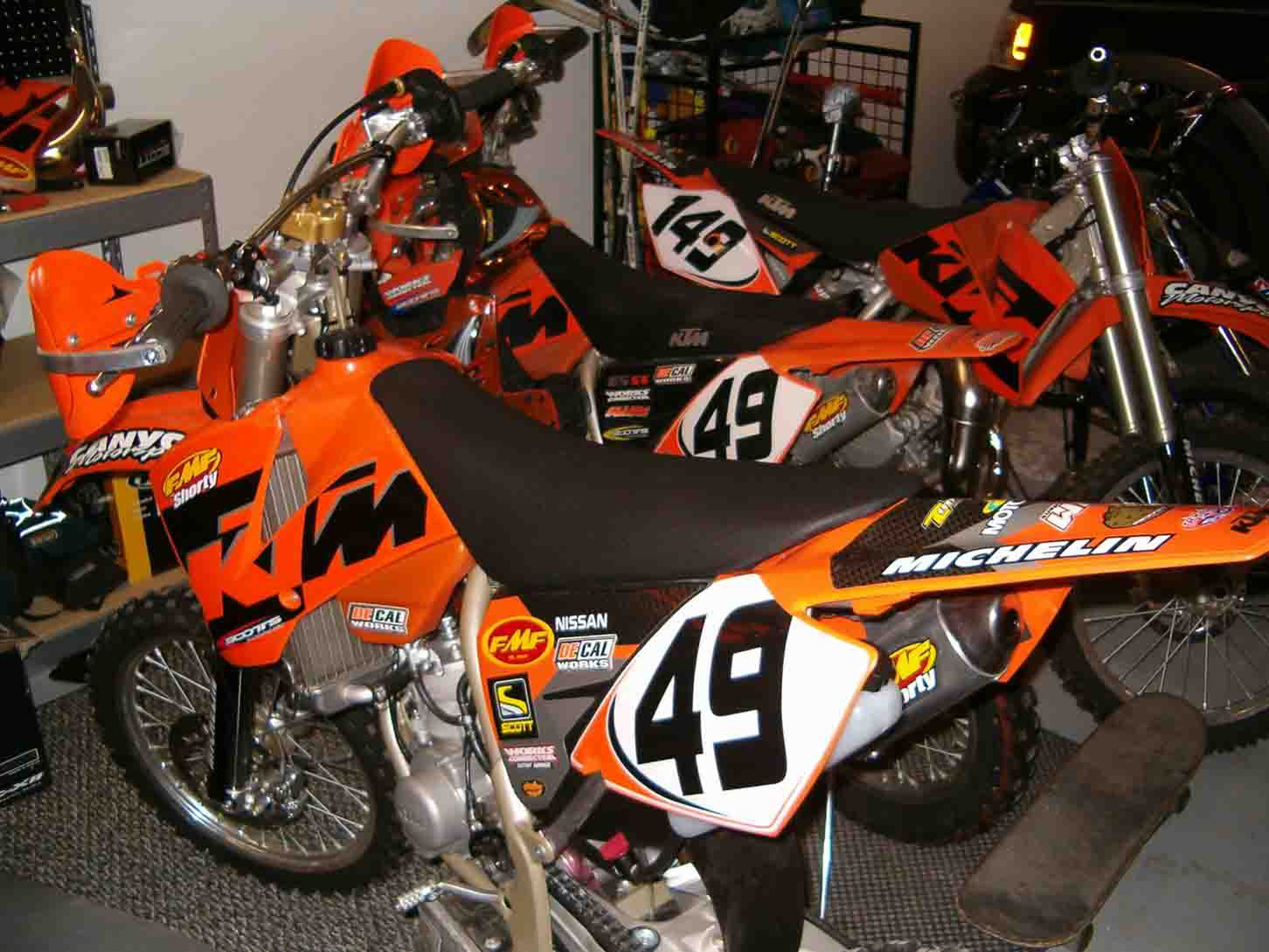here are my bikes, my pitbike isnt in the shot tho cas i dont care about it haha