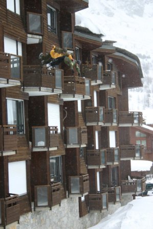 30 feet balcony flip