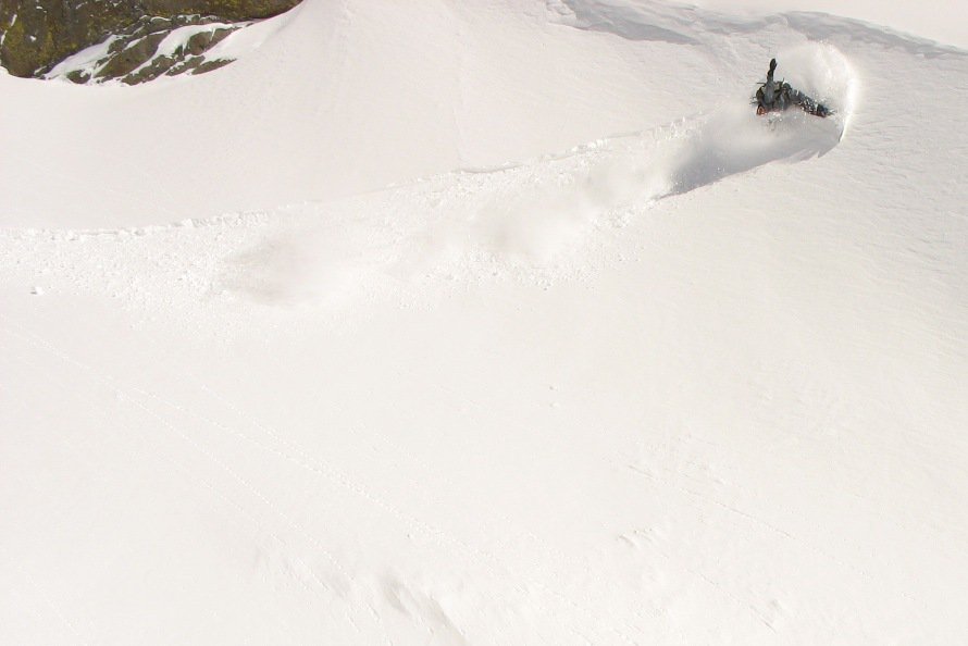 Snowboarder slashing a wall