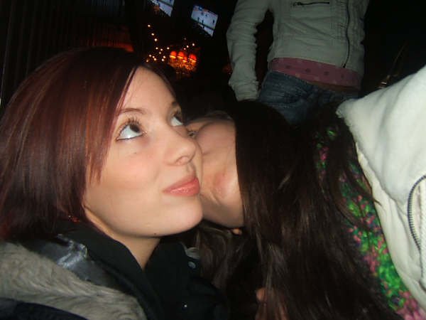 kate kissing my cheeeekkk