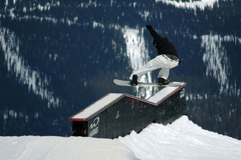 Up-down-up box tailslide (snowboard)