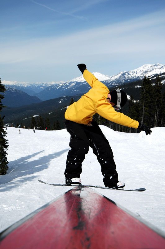 Snowboard: FS boardslide, streetrail