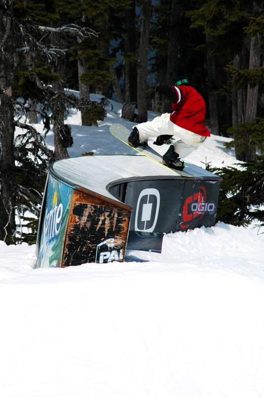 Snowboard: BS tailside, C box