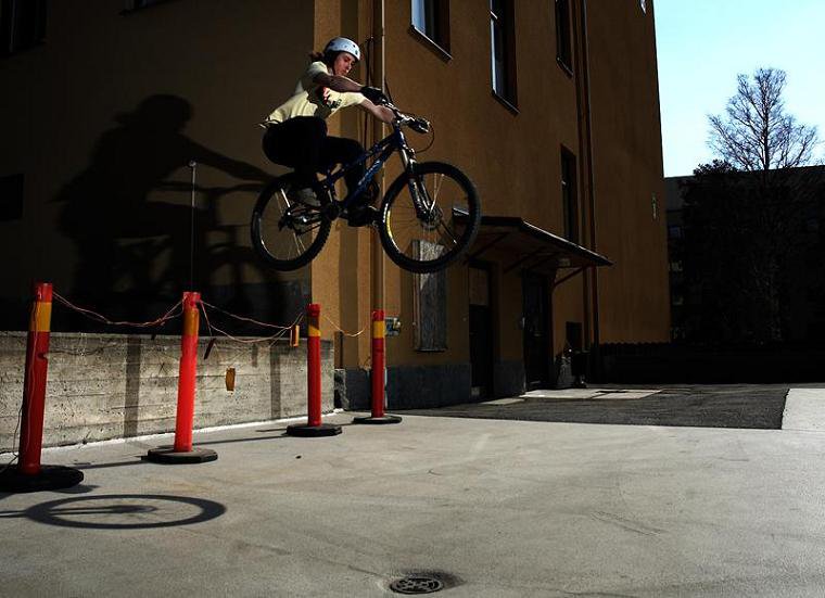 Jumping over a thing with a bike