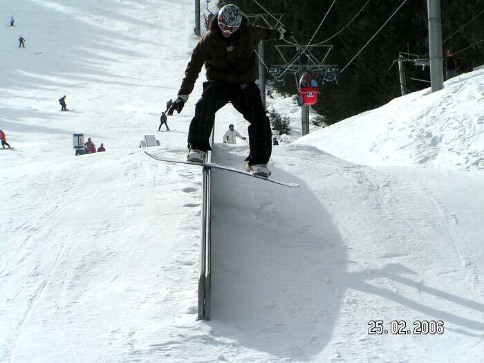 Street rail- boardslide