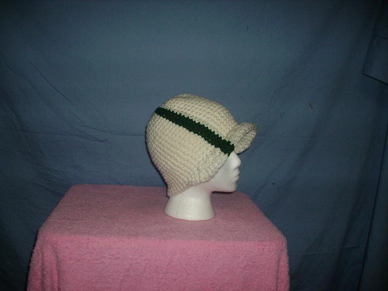 White visor beanie w/green stripe