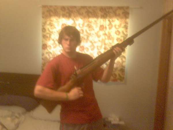 Look at my huge gun.