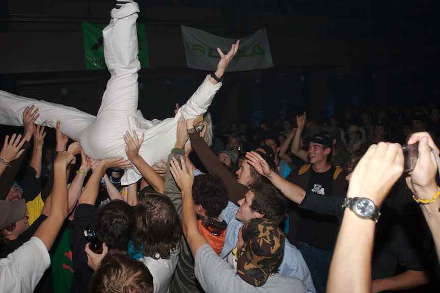 Crowd Surfing at IF3