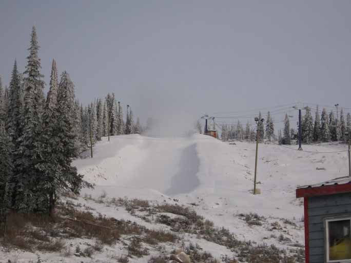 Snowmaking in Big White Halfpipe