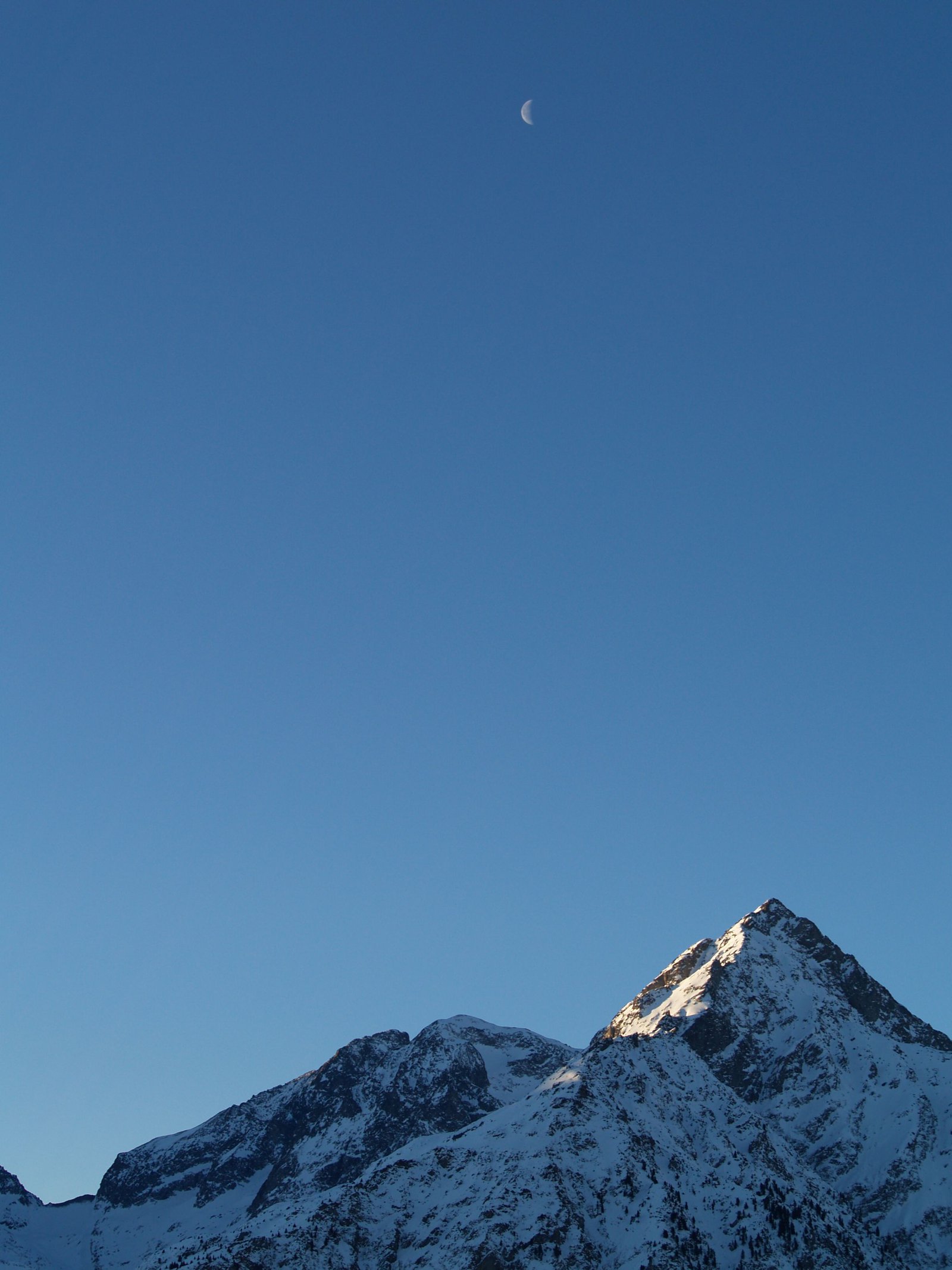 Les Deux Alpes and the Moon