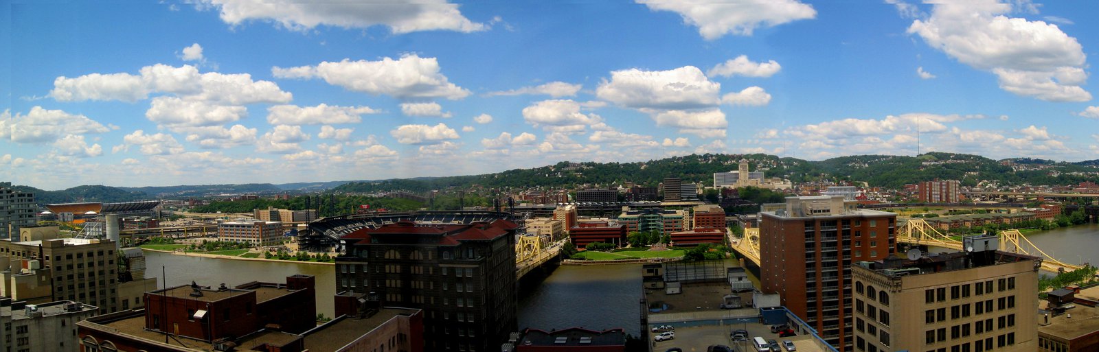 Panoramic of pittsburgh shore