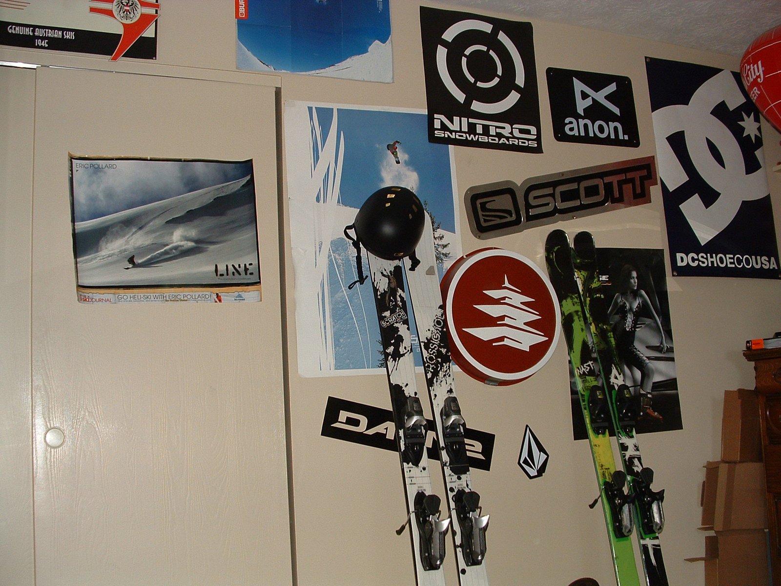 Skis and posters