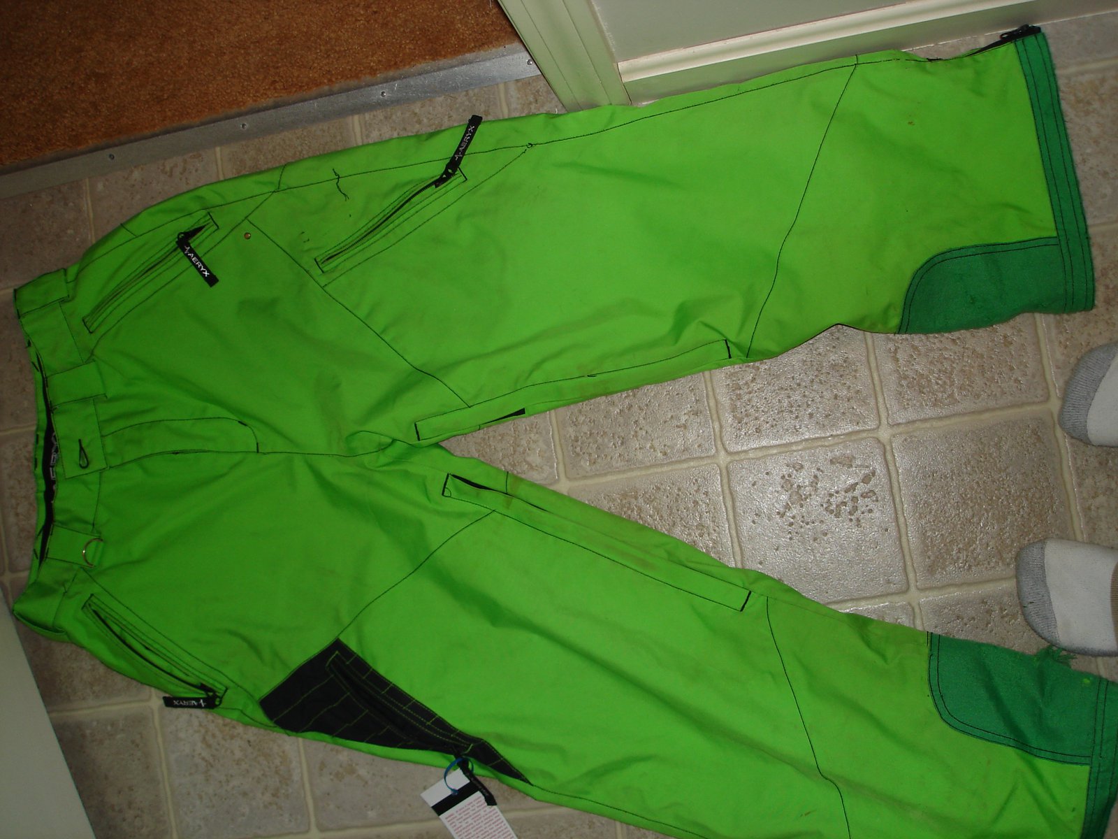 The green pants (aeryx small)
