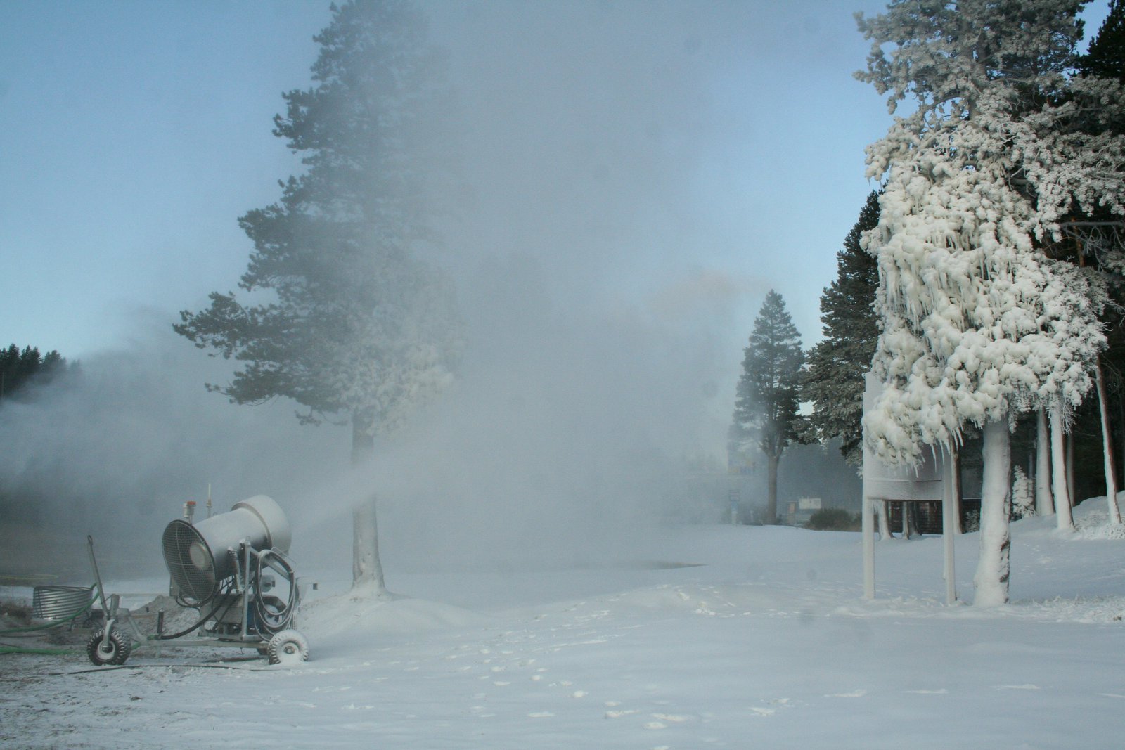 1st snowmaking in Tahoe 2008