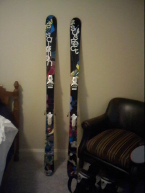 Dopeist skis on earth