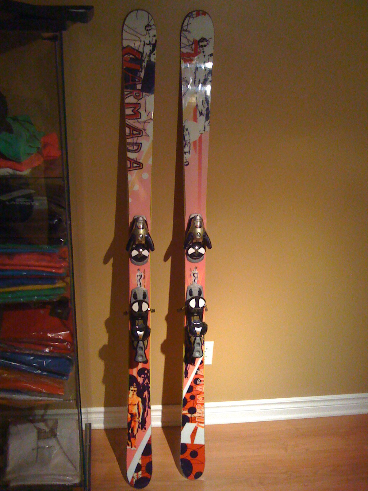 Anybody know these skis?
