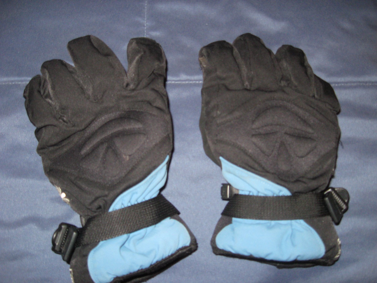 Gloves2