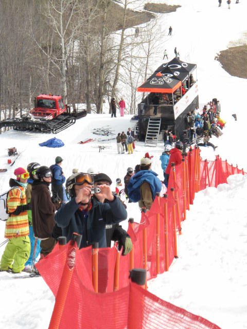 Crowds at Dumont Cupo