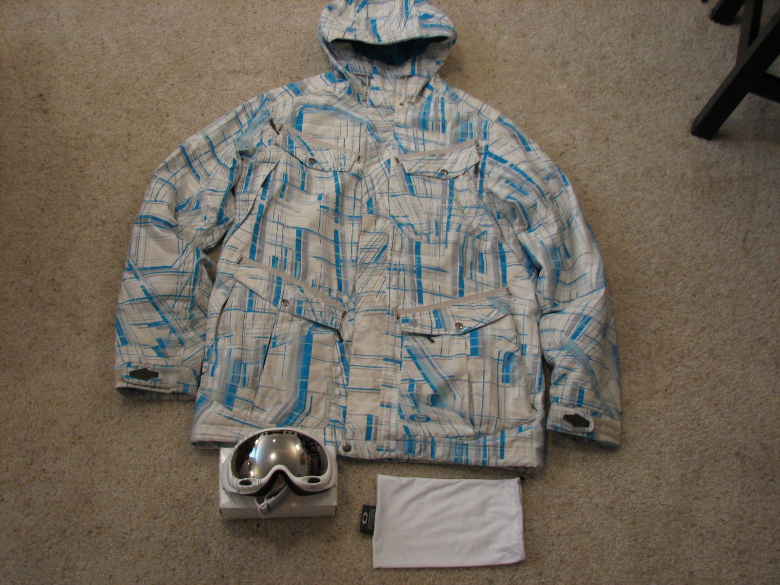 LG Oakley jacket great condition brand new shaun white goggles never worn