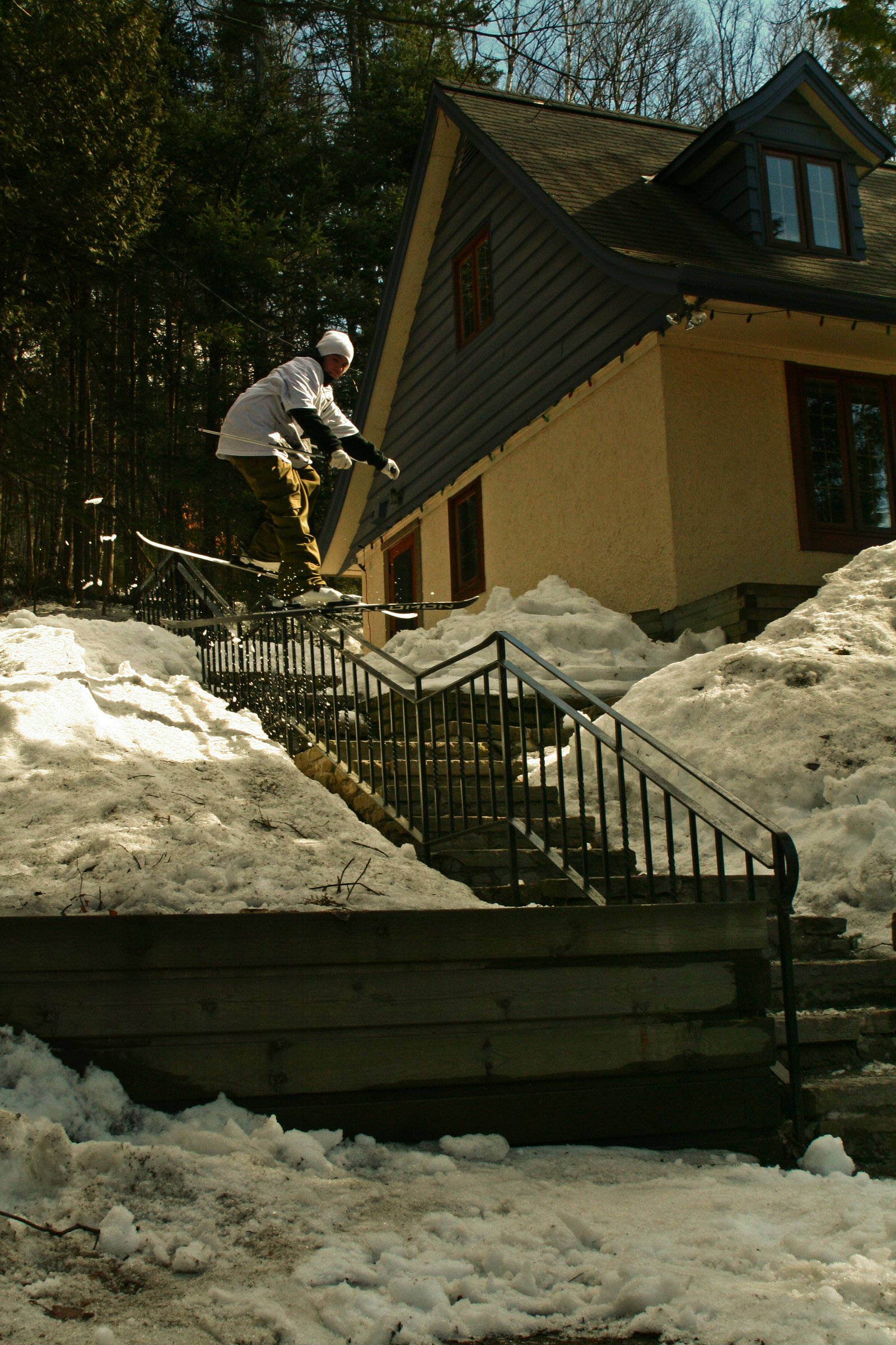 Vincent Gignac on sketchy hand rail