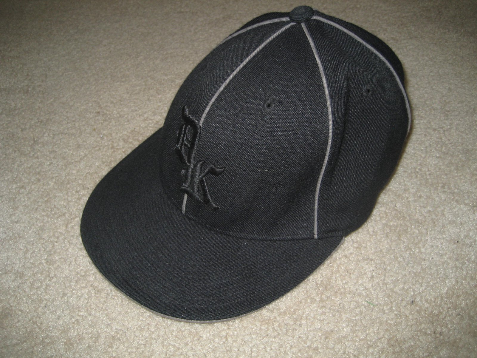 Dakine hat