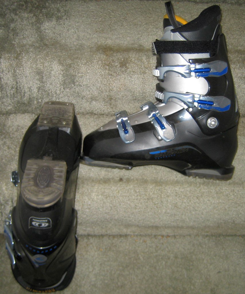 Size 30 Salomon Performan 7 for sale