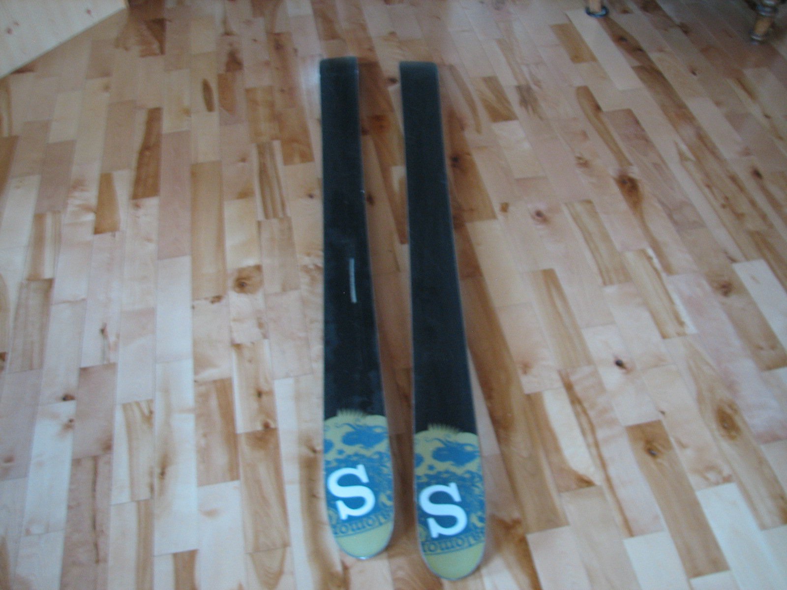 Selling Salomon Skis