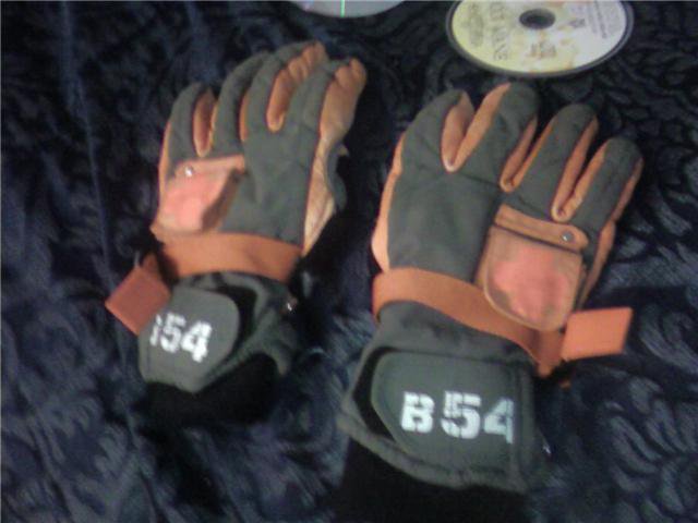Orange gloves