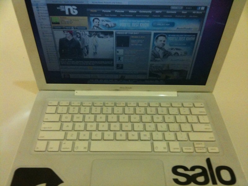 Macbook 4 - front