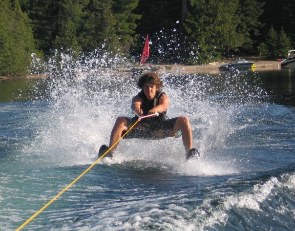 Gorilla steeze water skiing
