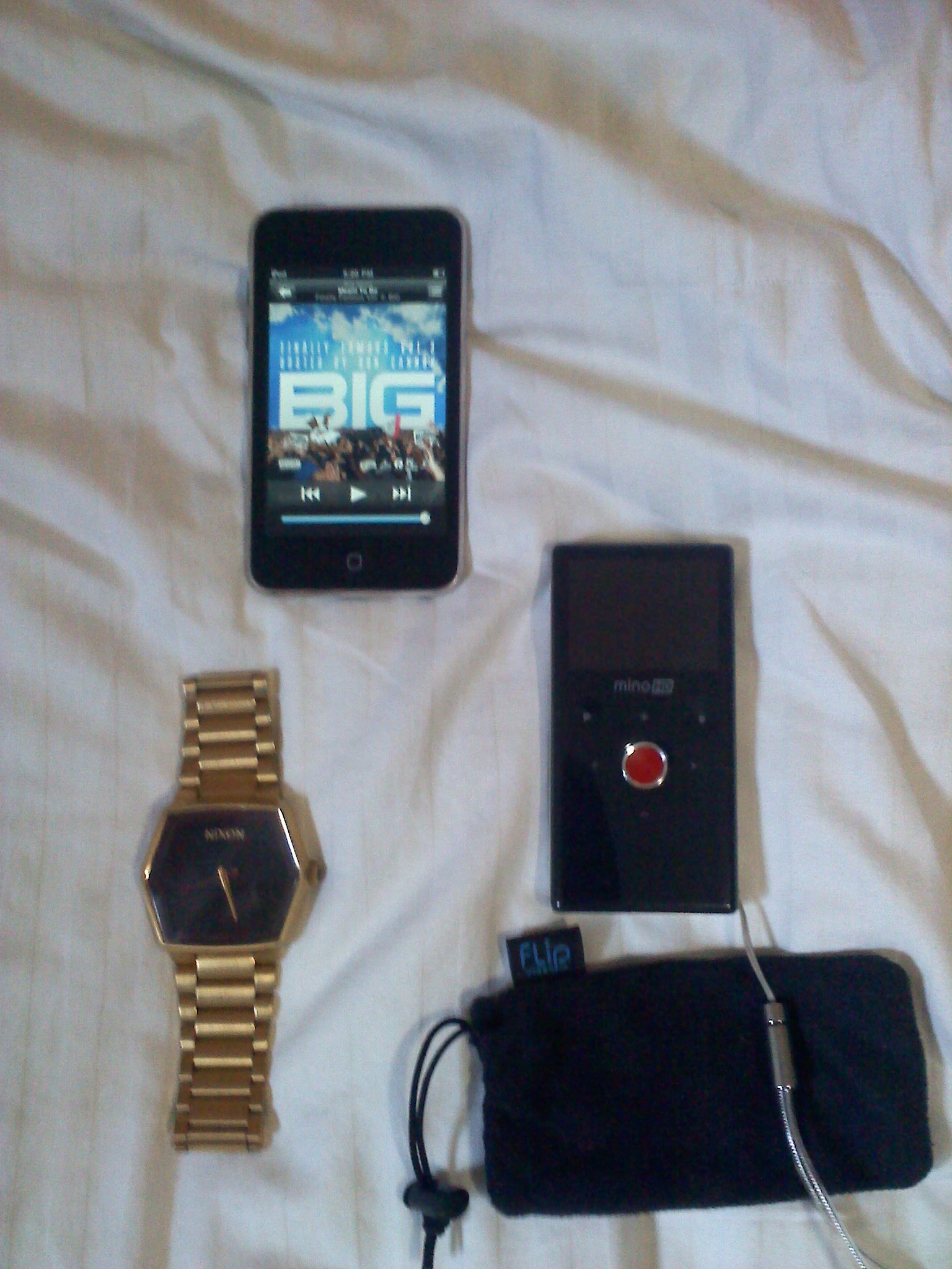 Flip Video Full HD, 32 G iPod touch, Nixon Mayor Gold watch