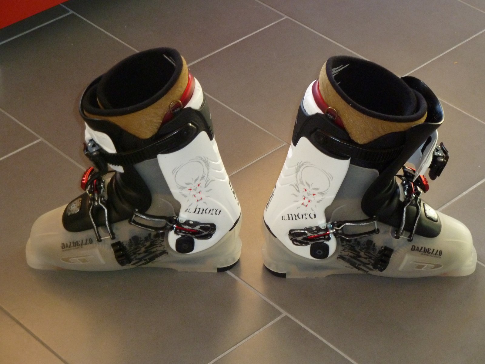 New 2010-11 Ski boots