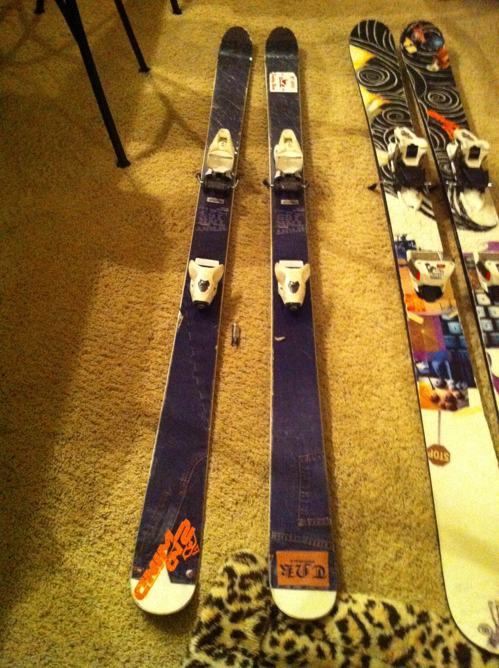 Me skis top