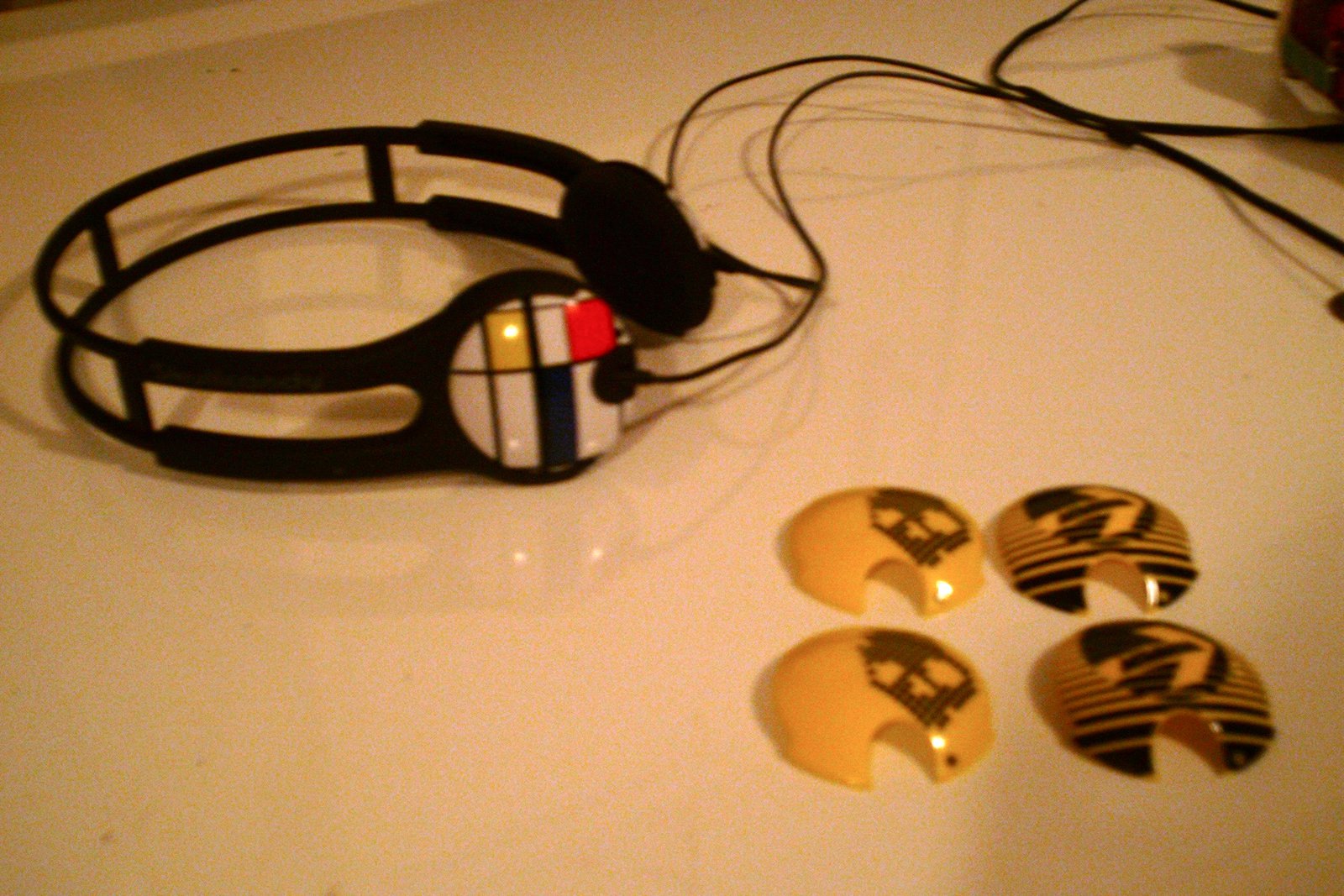 Icon headphones and clips
