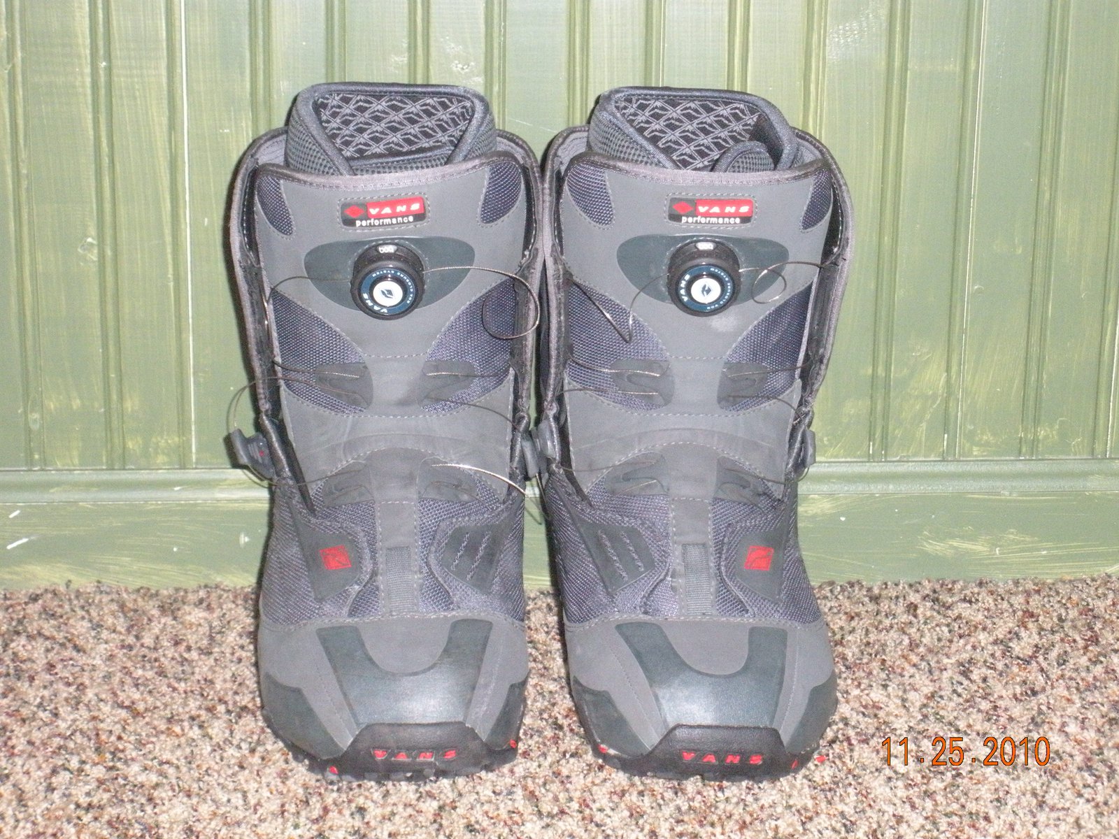 Snowboarding boots