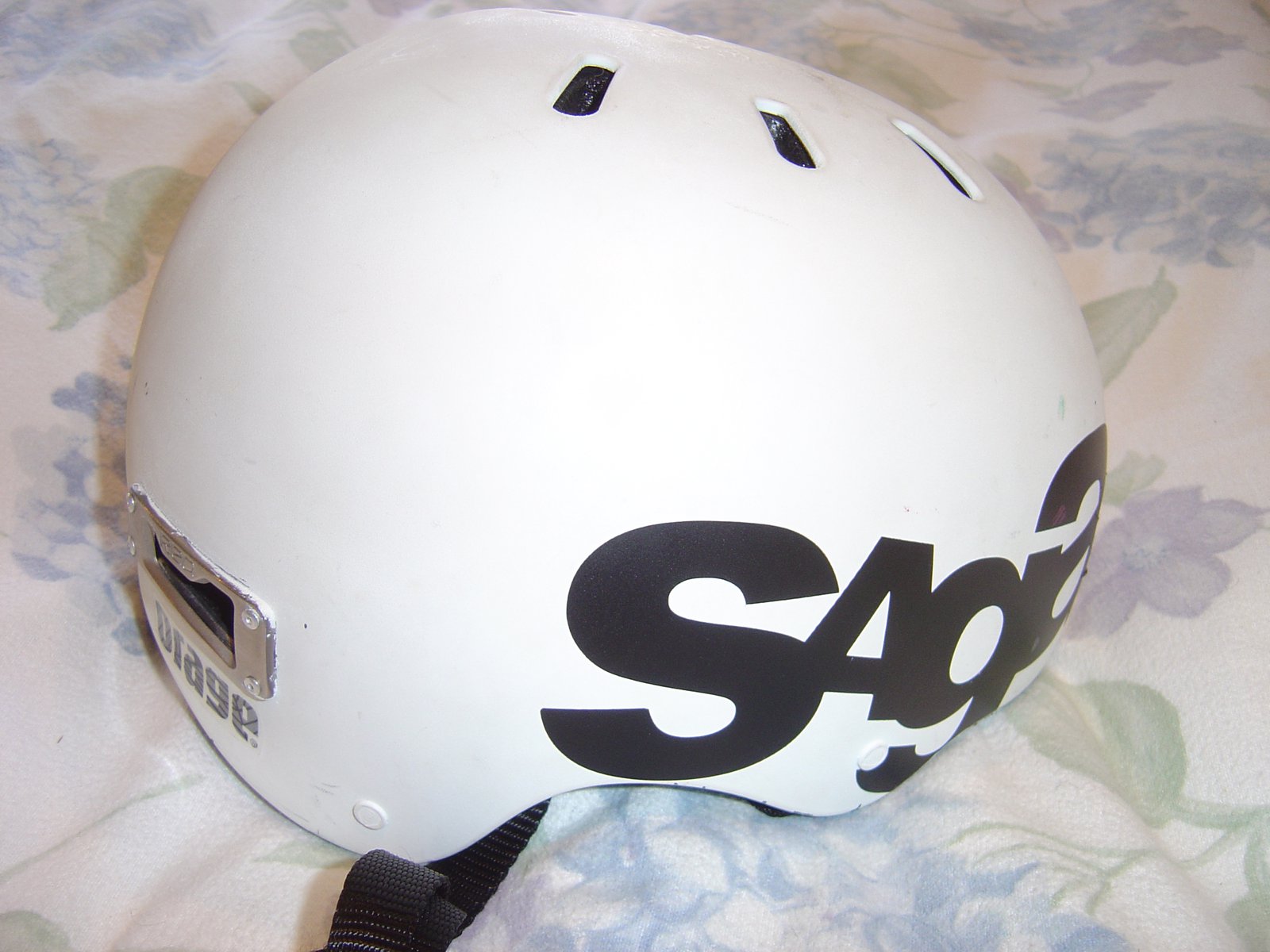 XL painted white R.E.D. Helmet