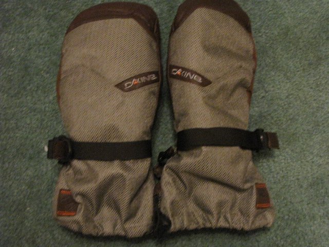 NEW Dakine Mitts for sale!