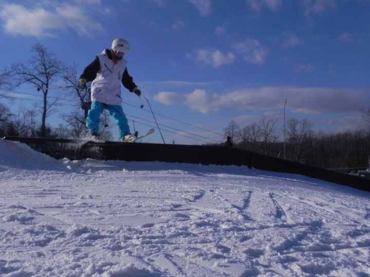 Ski Roundtop Jibbing
