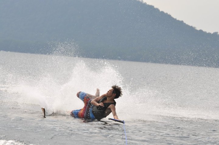 Waterskiing oh shit