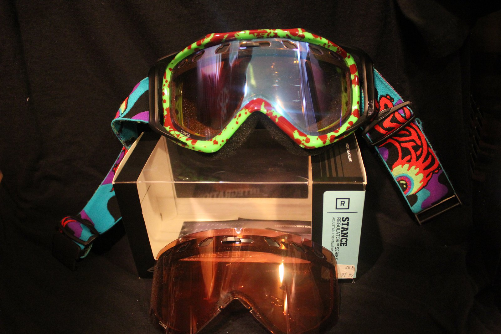 SMITH GOGGLES STILL IN BOX 35$