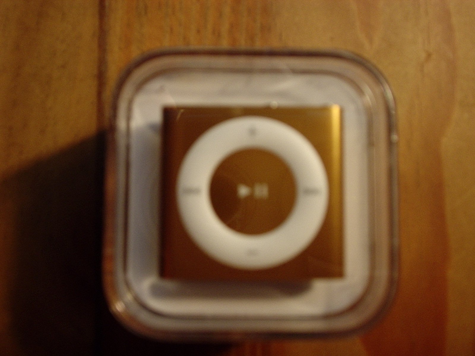 Gold ipod shuffel