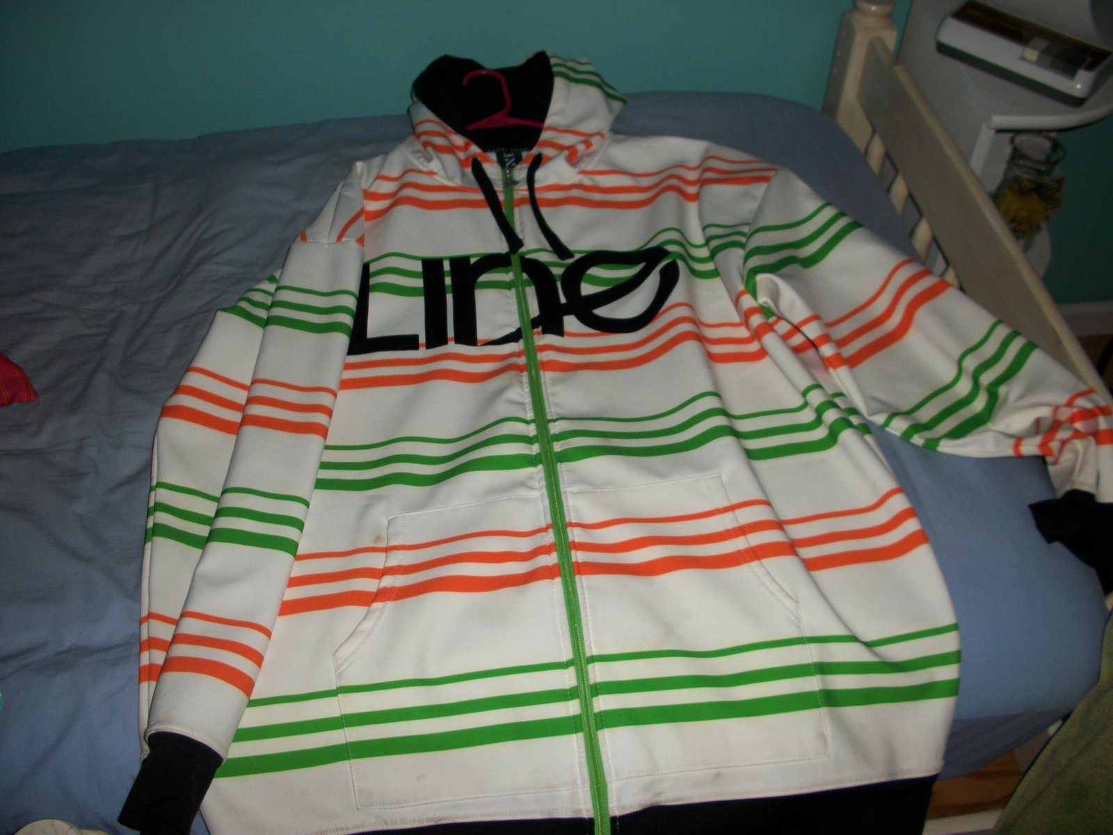 Line hoodie